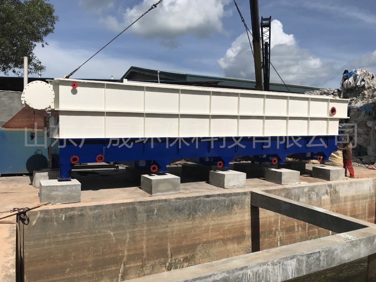 藍(lán)白色氣浮機(jī)現(xiàn)場 (7).jpg