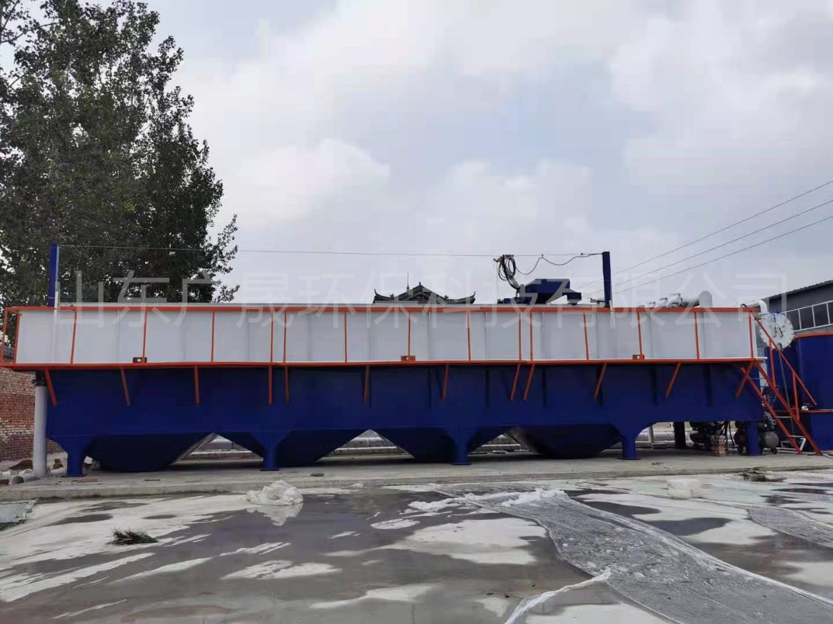 藍(lán)白色氣浮機(jī)現(xiàn)場(chǎng)   (2).jpg